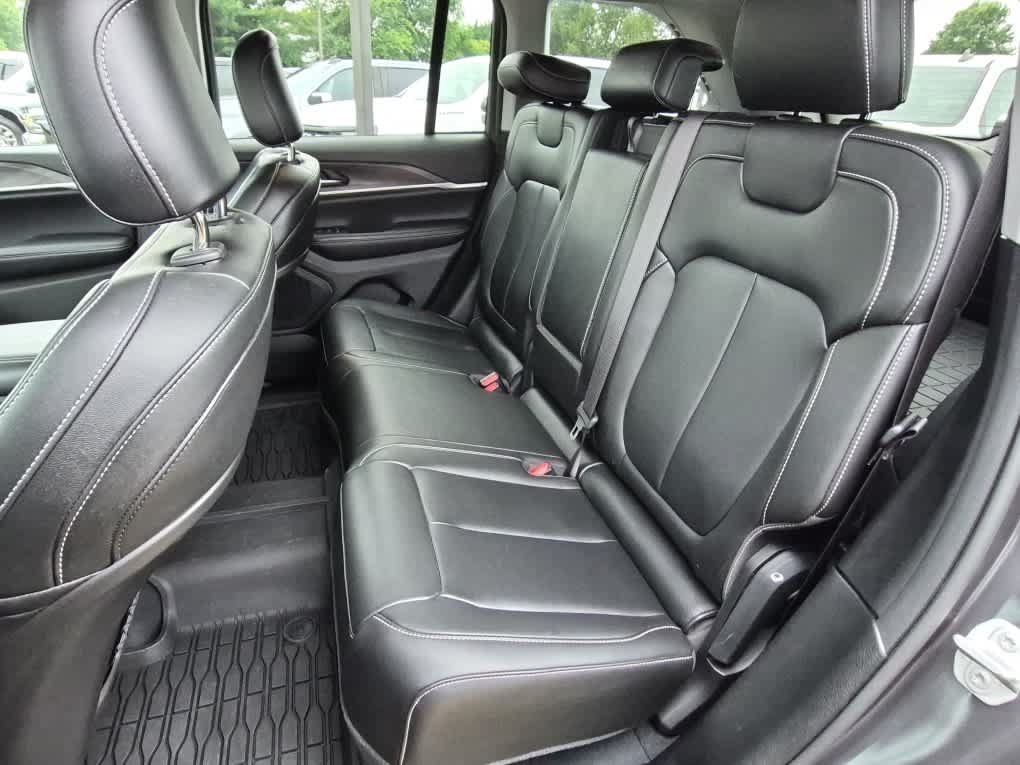 Used 2023 Jeep Grand Cherokee Limited AWD/4WD image 7