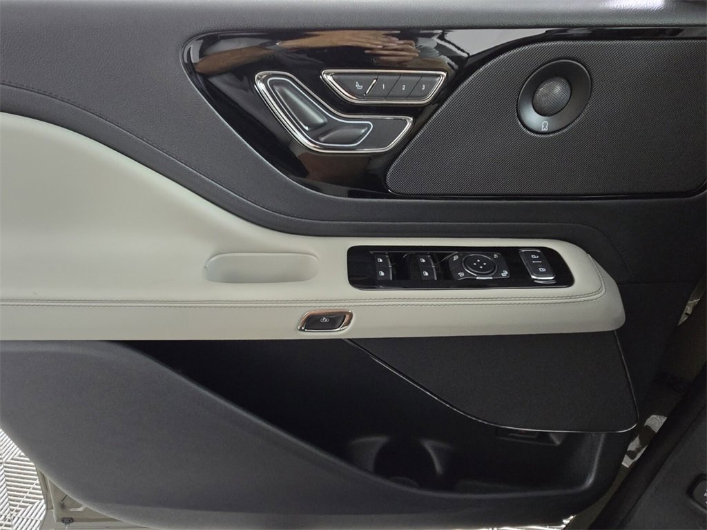 New 2025 Lincoln Aviator Reserve image 15