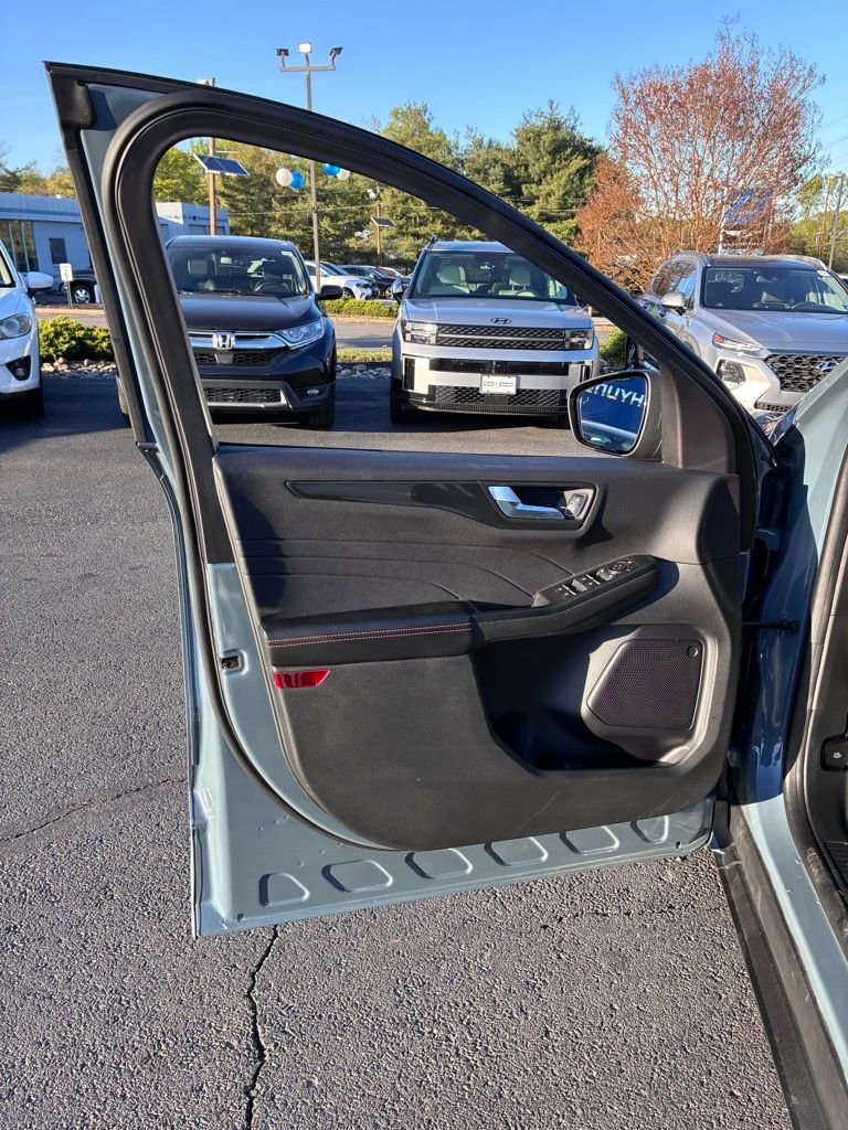 Used 2023 Ford Escape ST-Line w/ Tech Pack #1 AWD/4WD image 40