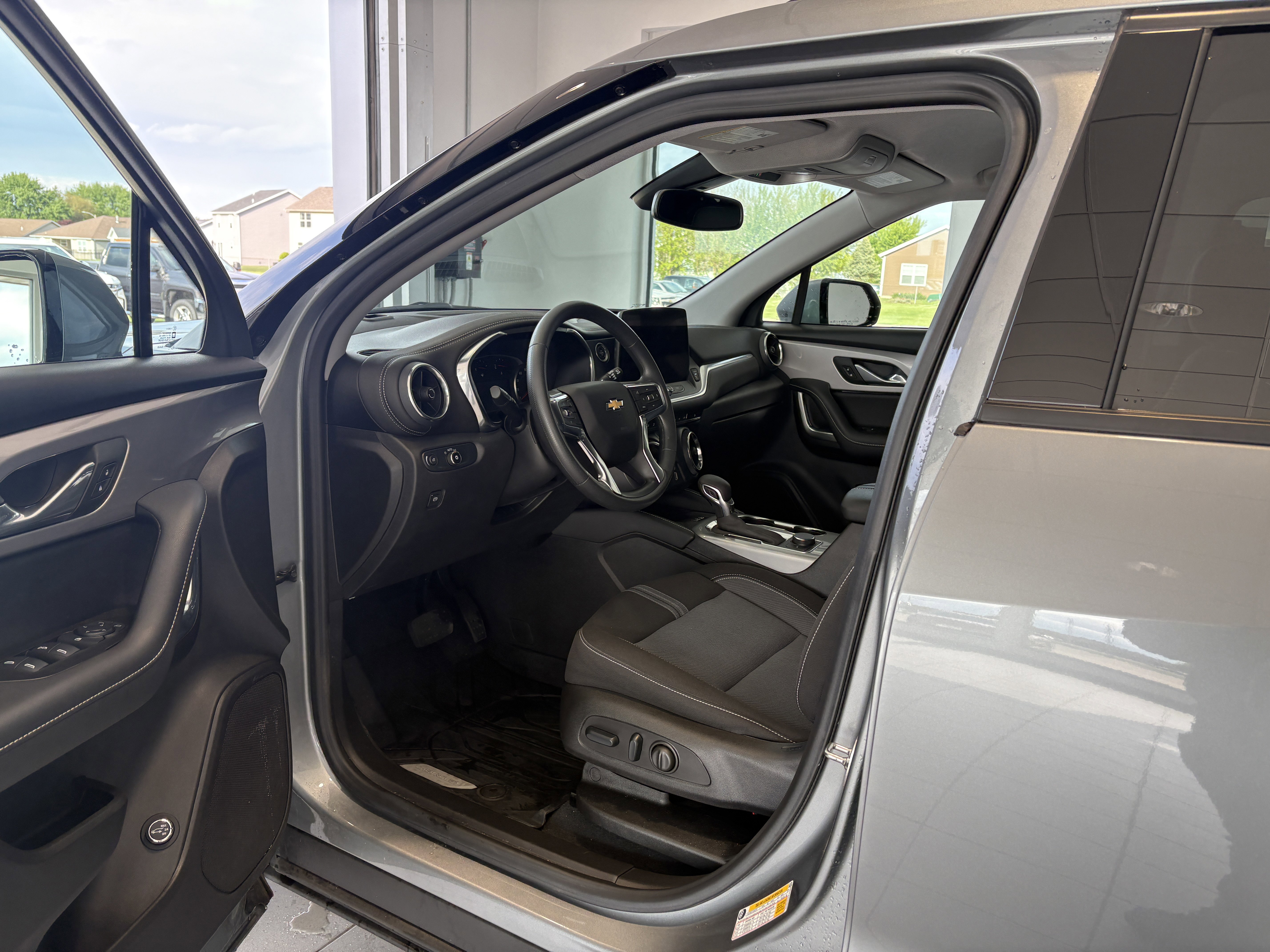 Used 2025 Chevrolet Blazer LT w/ Convenience Package FWD image 10