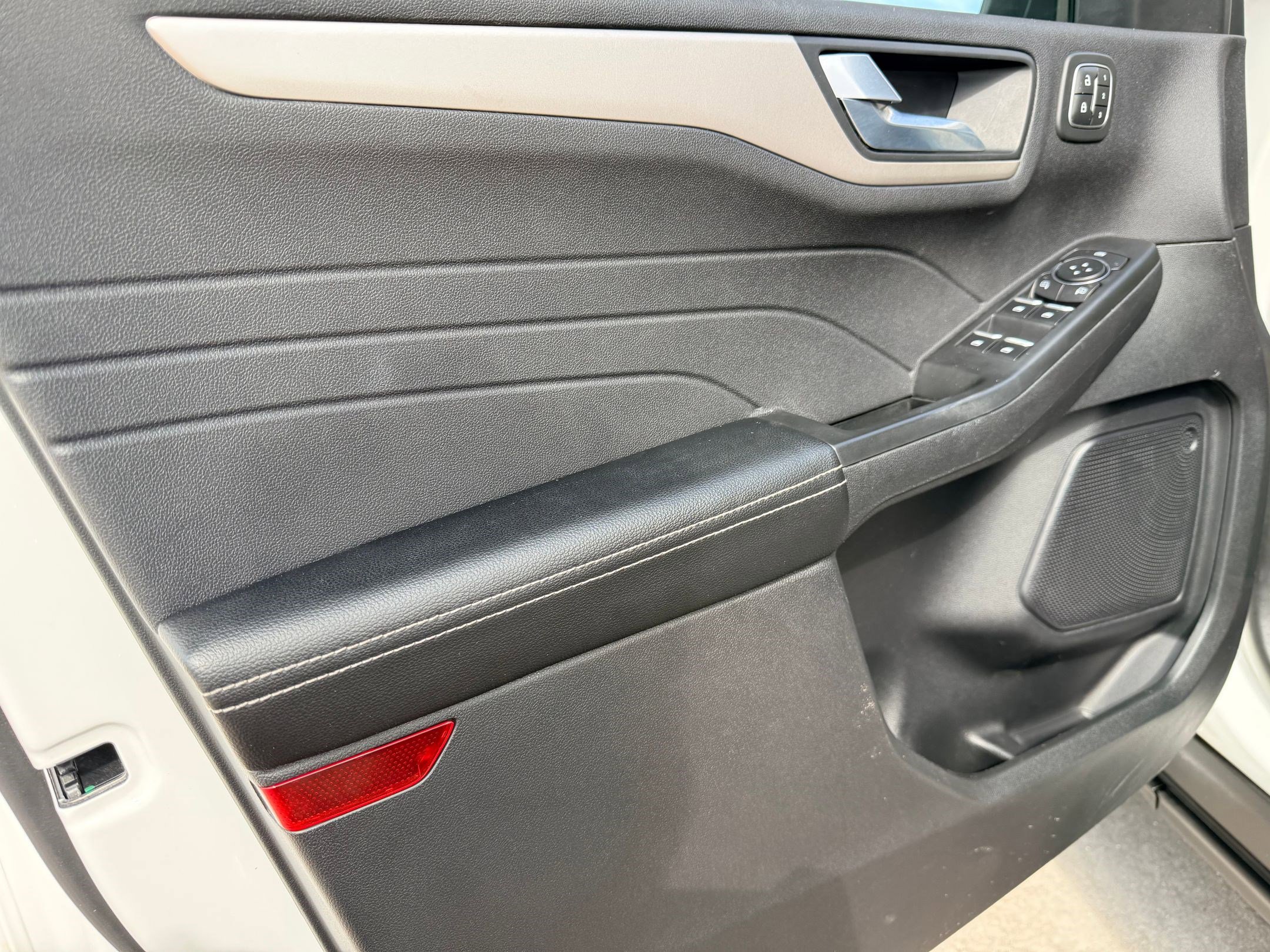 Used 2022 Ford Escape SEL w/ Technology Package image 10