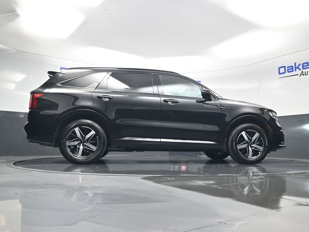 Certified 2023 Kia Sorento S image 46
