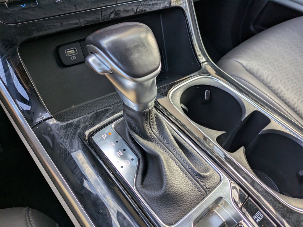 Used 2024 Kia Carnival EX image 20