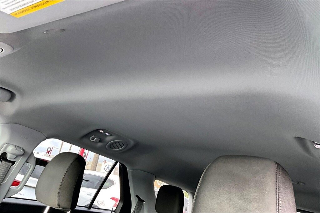 Used 2022 Ford Explorer XLT image 12