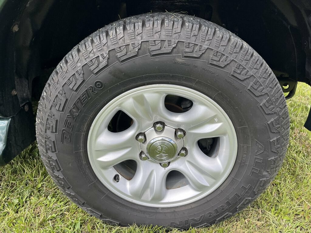 Used 2001 Toyota 4Runner SR5 AWD/4WD image 16