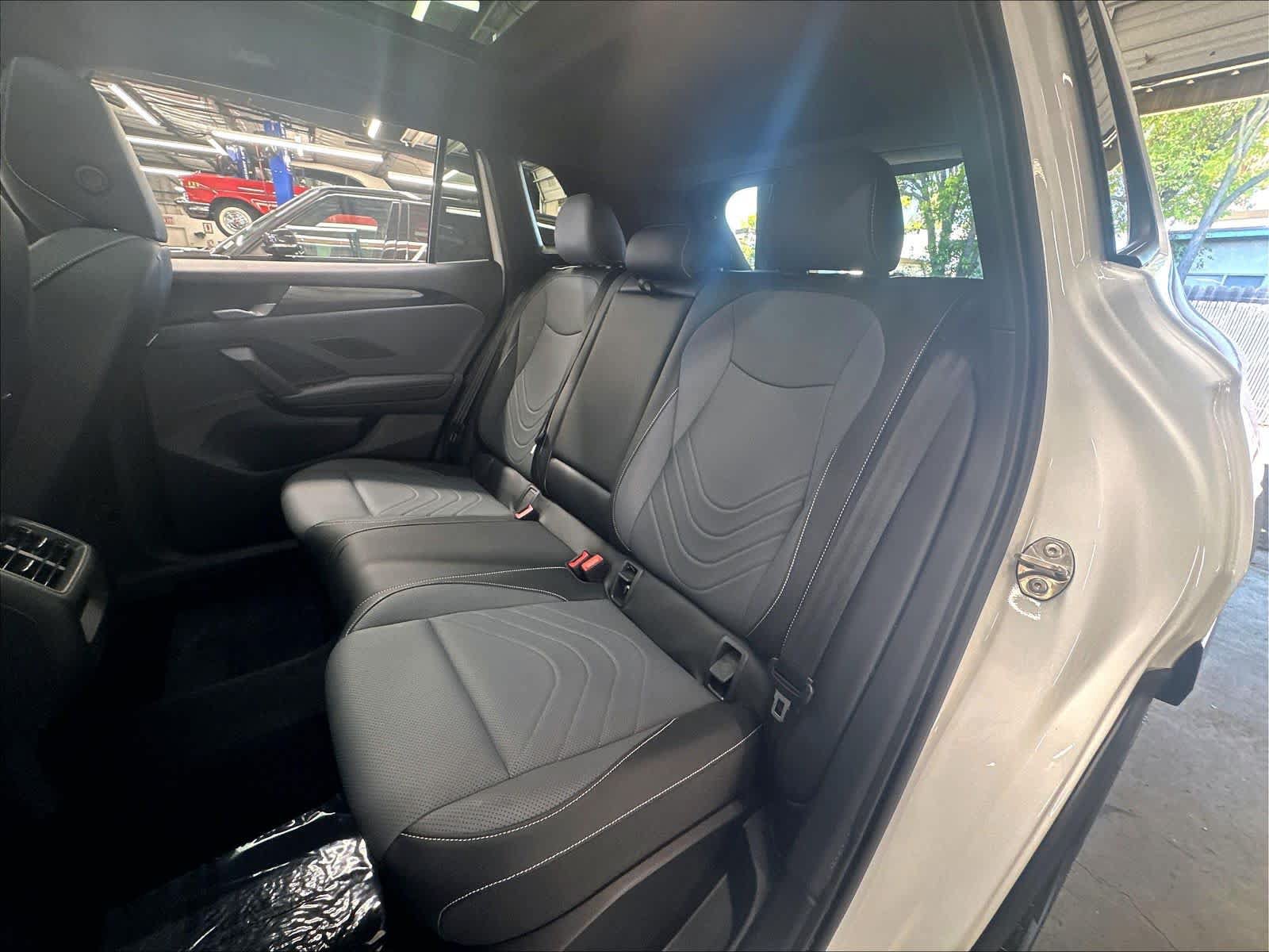 Certified 2026 Volkswagen Tiguan SE R-Line AWD/4WD image 25