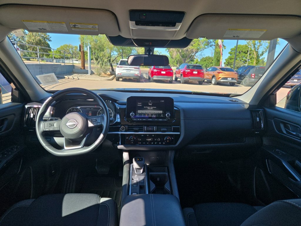 Used 2024 Nissan Pathfinder SV FWD image 16