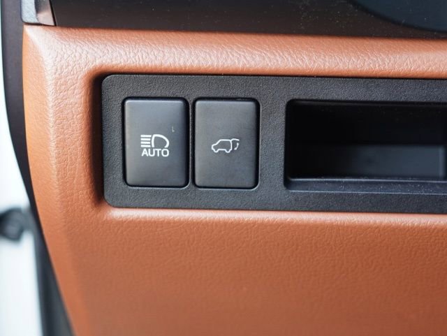 Used 2019 Toyota Sequoia Platinum w/ Carpet Mat Package (TMS) AWD/4WD image 20