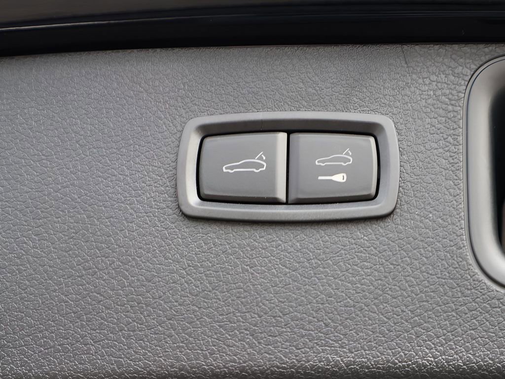 New 2026 Porsche Macan image 18