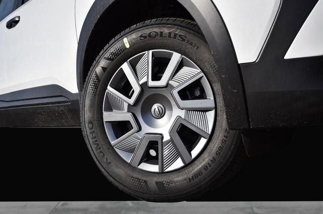 New 2026 Nissan Kicks S image 3