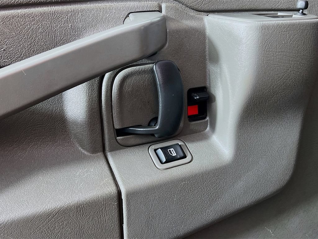 Used 2022 GMC Savana 3500 Extended w/ Driver Convenience Package RWD image 30