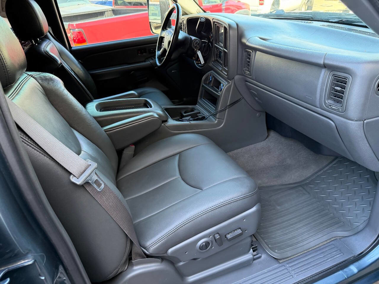 Used 2007 Chevrolet Silverado 2500 LT w/ Heavy-Duty Power Package image 78