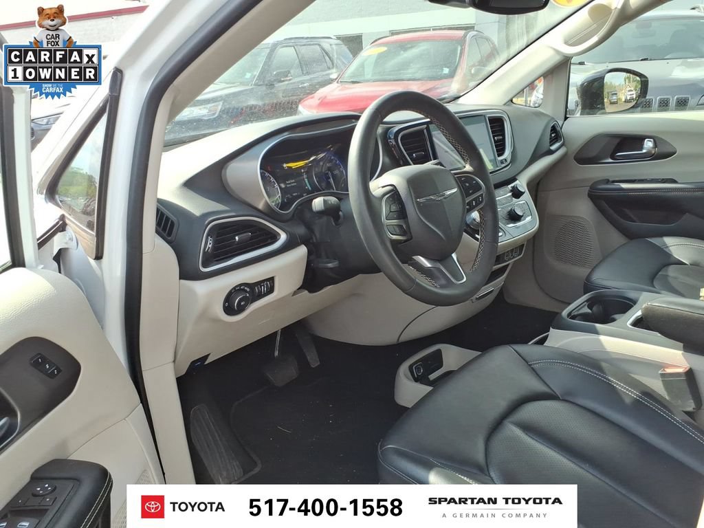 Used 2024 Chrysler Pacifica Touring-L FWD image 14