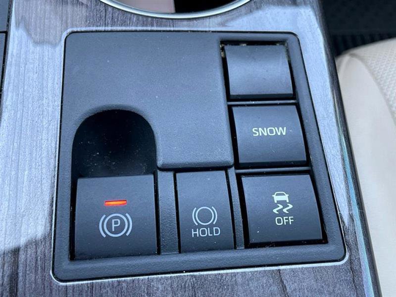 Used 2024 Toyota Highlander LE image 44