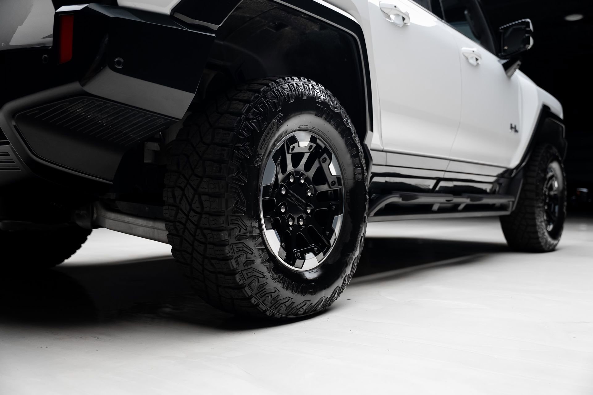 Used 2024 GMC Hummer EV 2X w/ Extreme Off-Road Package image 80