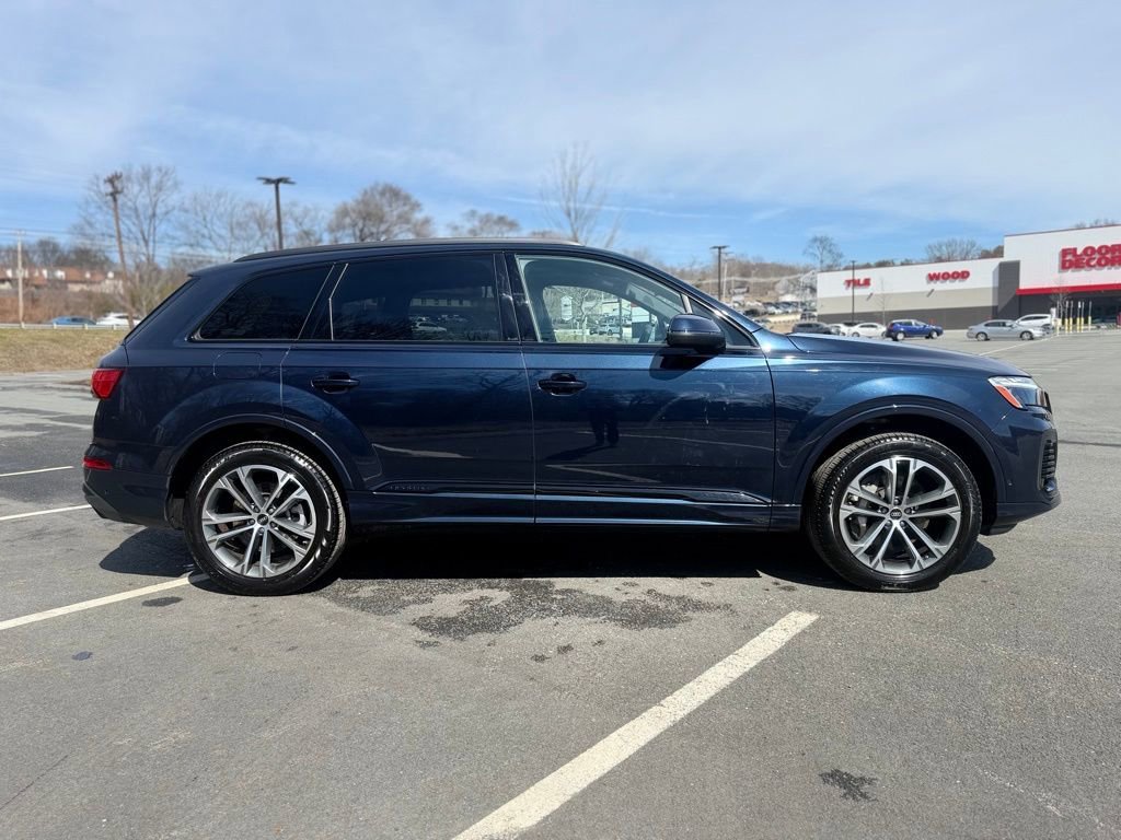 Certified 2025 Audi Q7 2.0T Premium w/ Convenience Plus Package image 8