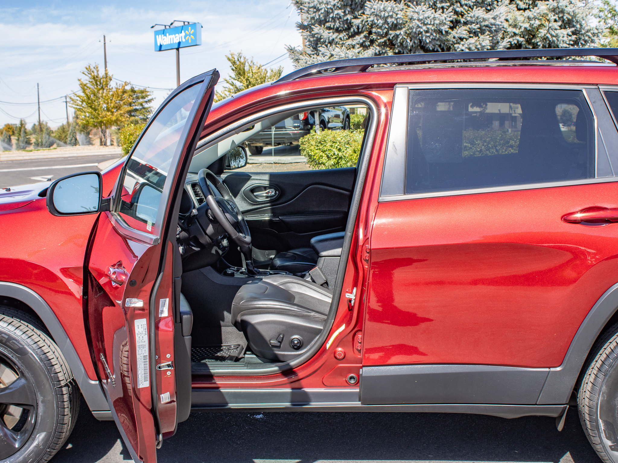 Used 2019 Jeep Cherokee Latitude Plus AWD/4WD image 26