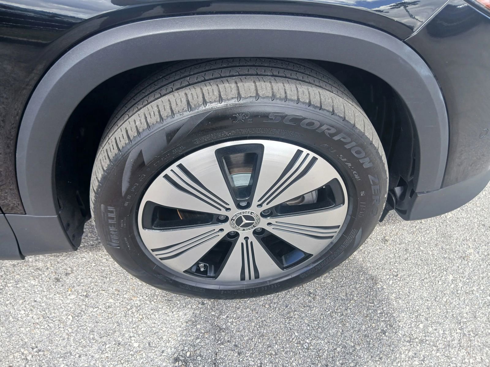 Used 2024 Mercedes-Benz EQB 300 4MATIC w/ Winter Package image 21