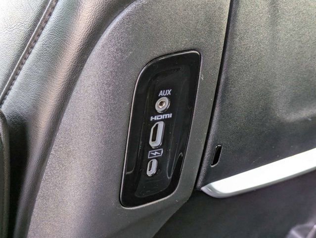 Used 2022 Chrysler Pacifica Limited w/ Uconnect Theater Family Group FWD image 17