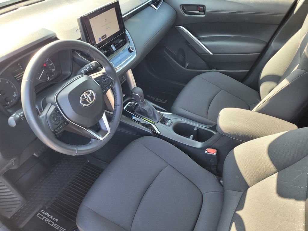 Used 2023 Toyota Corolla Cross LE FWD image 9