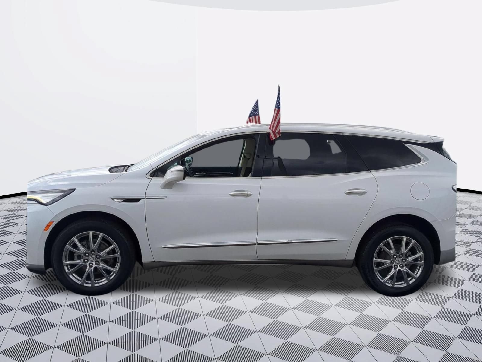 Used 2023 Buick Enclave Essence w/ Experience Buick Package FWD image 4