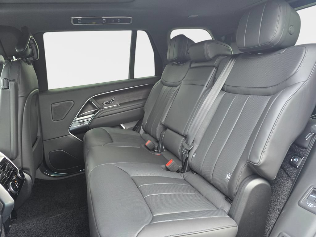 New 2026 Land Rover Range Rover Long Wheelbase SE AWD/4WD image 13