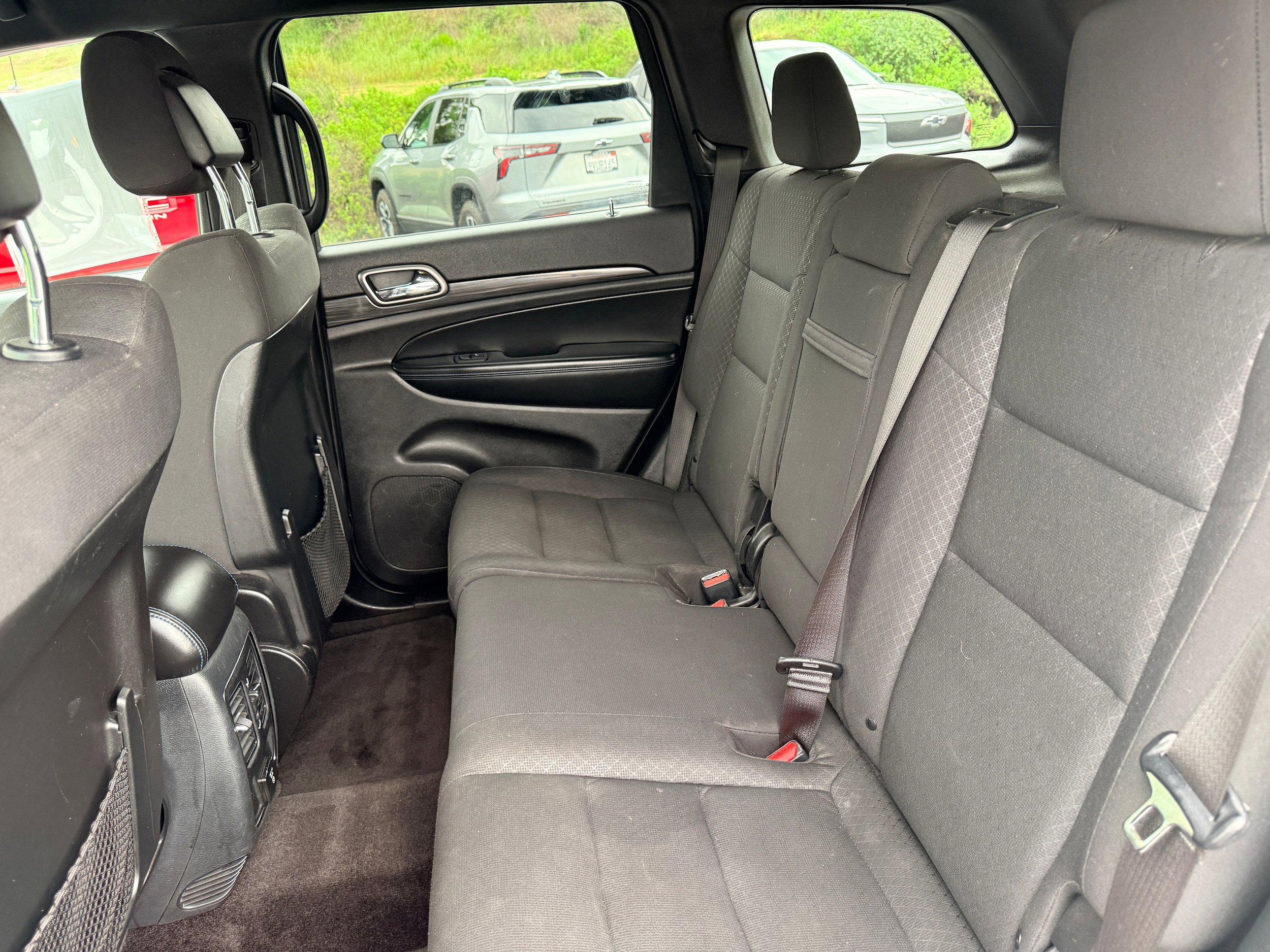 Used 2019 Jeep Grand Cherokee Laredo AWD/4WD image 11