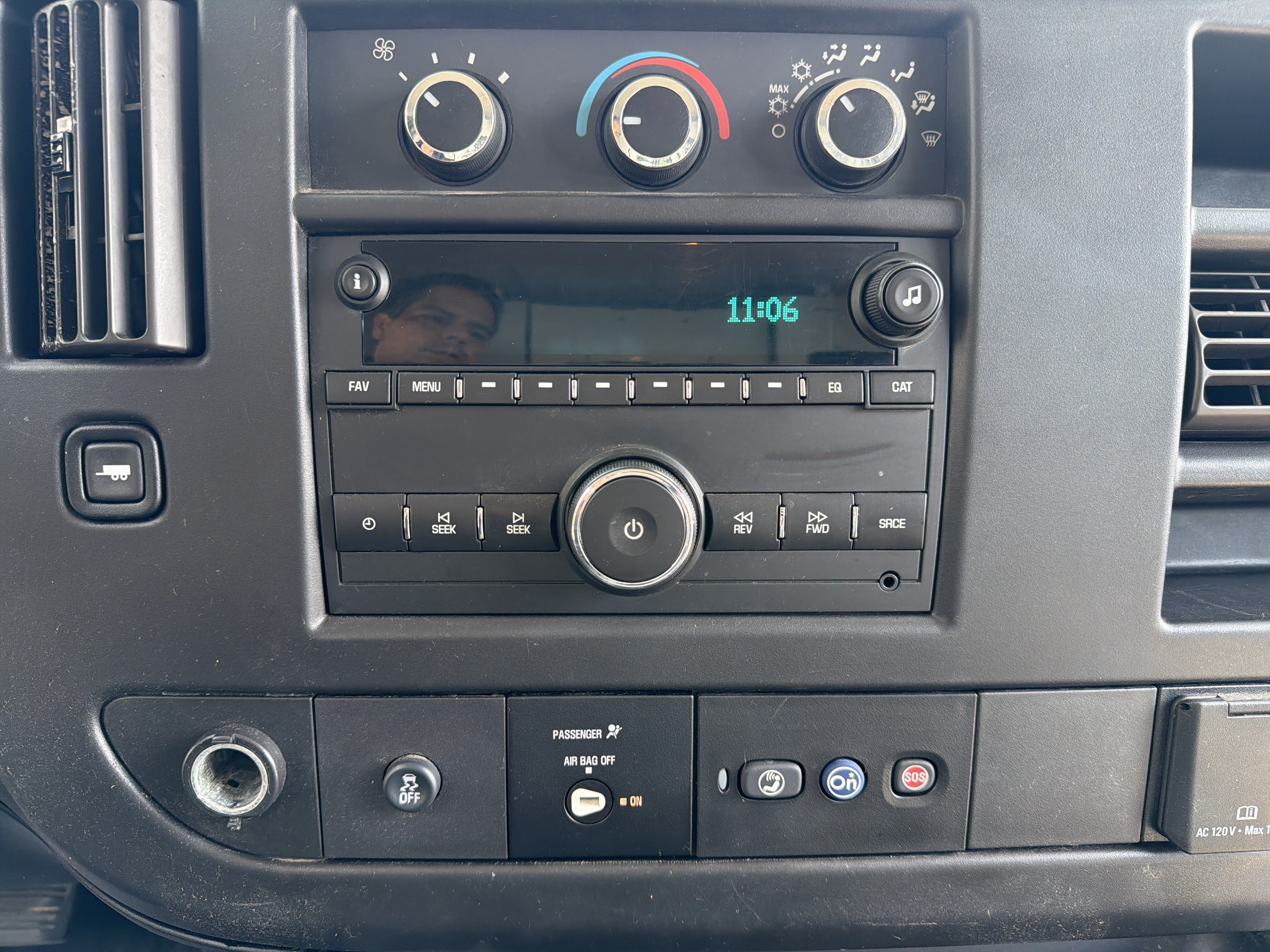 Used 2018 Chevrolet Express 2500 Extended RWD image 22