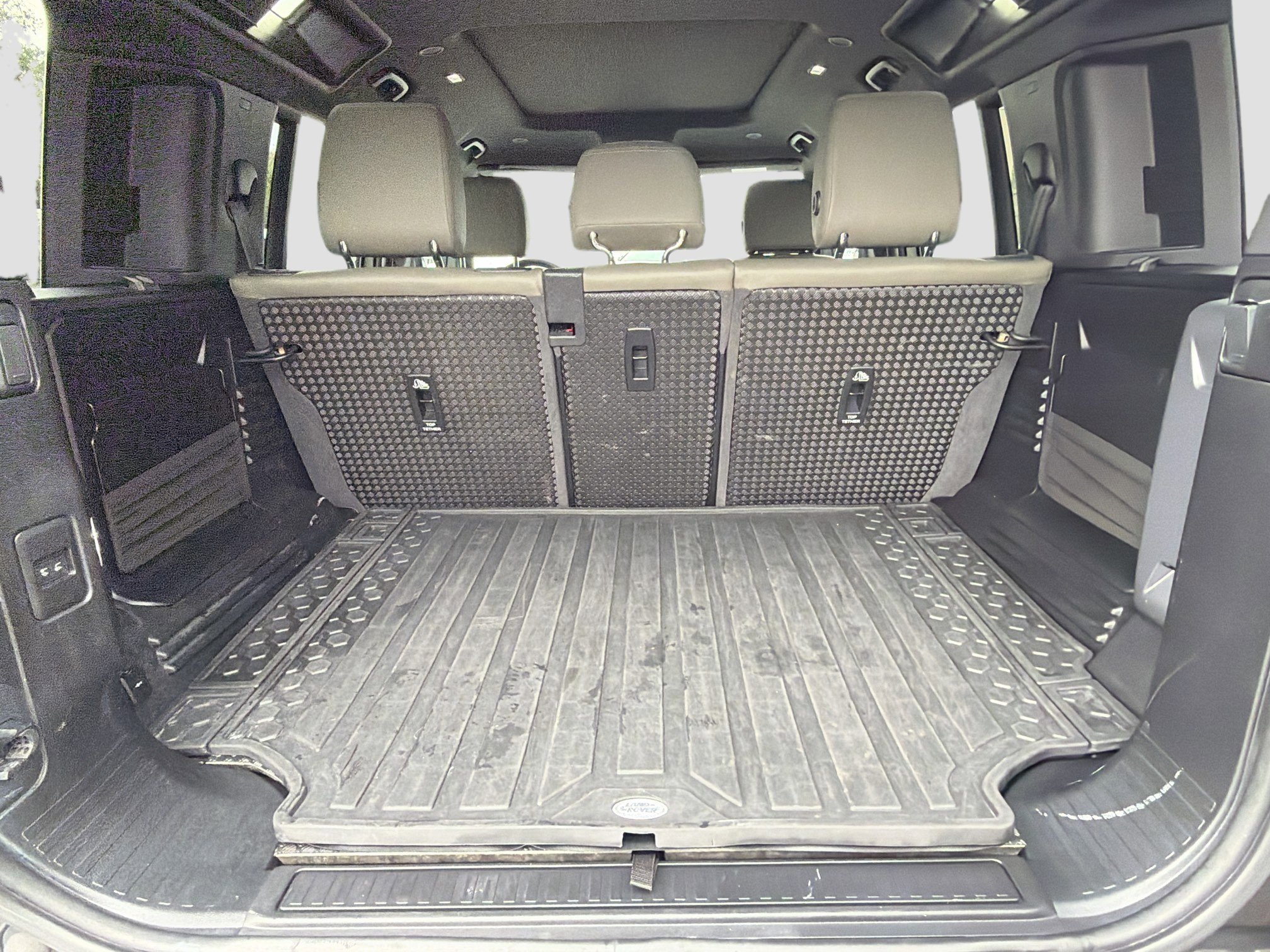 Used 2021 Land Rover Defender 110 S image 12