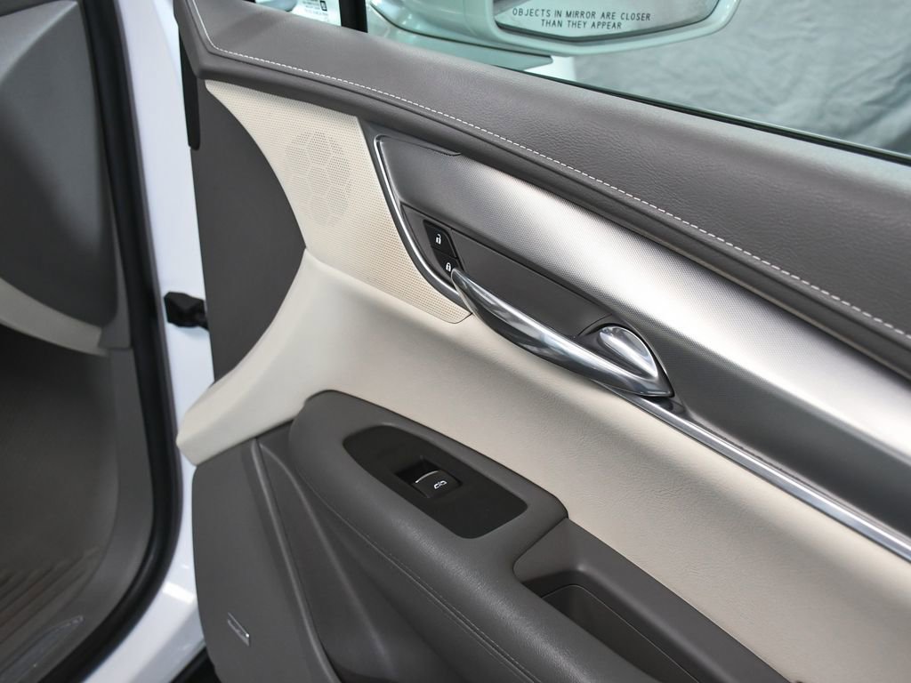 Used 2017 Cadillac XT5 Luxury w/ Driver Awareness Package image 2