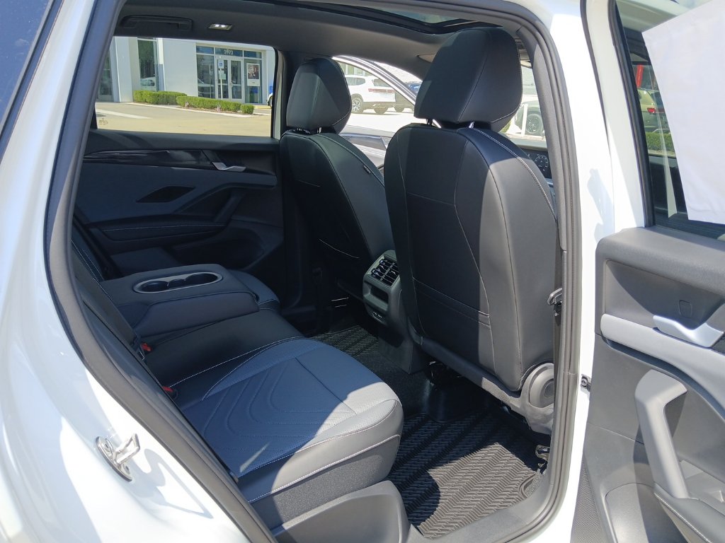 New 2026 Volkswagen Tiguan SE R-Line FWD image 13