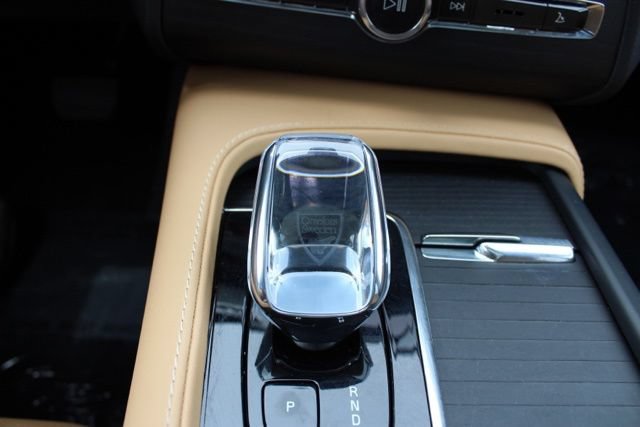 Certified 2025 Volvo XC90 T8 Ultra w/ Protection Package Premier AWD/4WD image 38