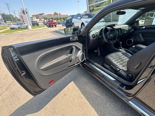 Used 2013 Volkswagen Beetle 2.0T FWD image 20