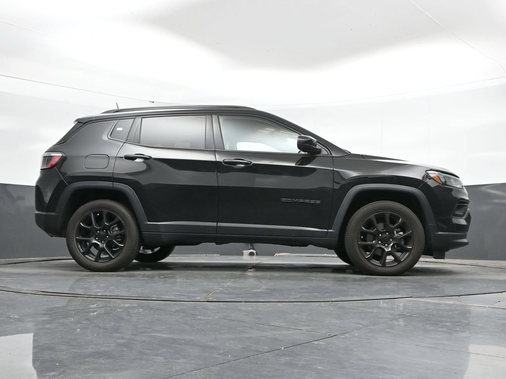 Used 2022 Jeep Compass Latitude w/ Convenience Group AWD/4WD image 39