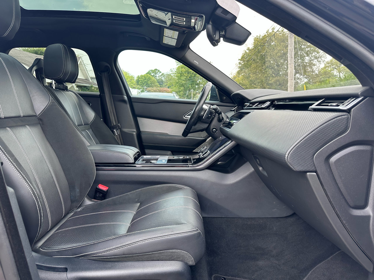 Used 2018 Land Rover Range Rover Velar R-Dynamic SE image 11