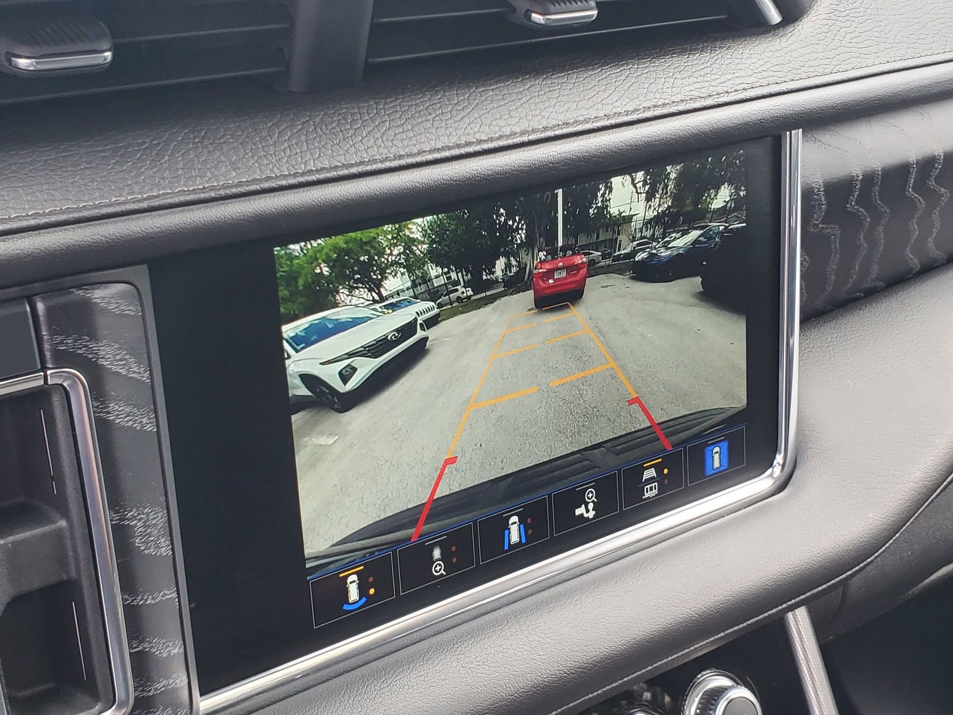 Used 2023 GMC Yukon XL Denali image 29