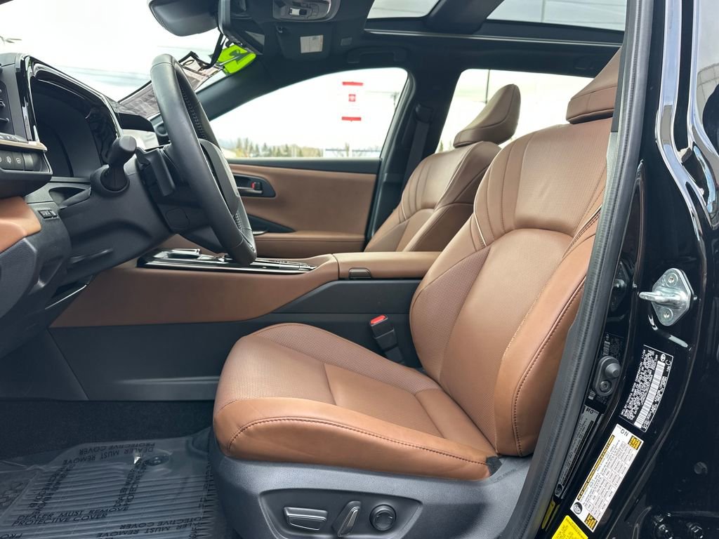 Used 2025 Toyota Crown Signia Limited image 12