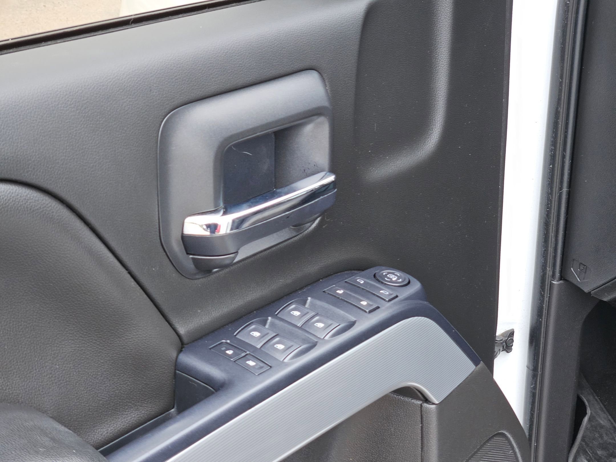 Used 2018 Chevrolet Silverado 1500 LT w/ Texas Edition image 12