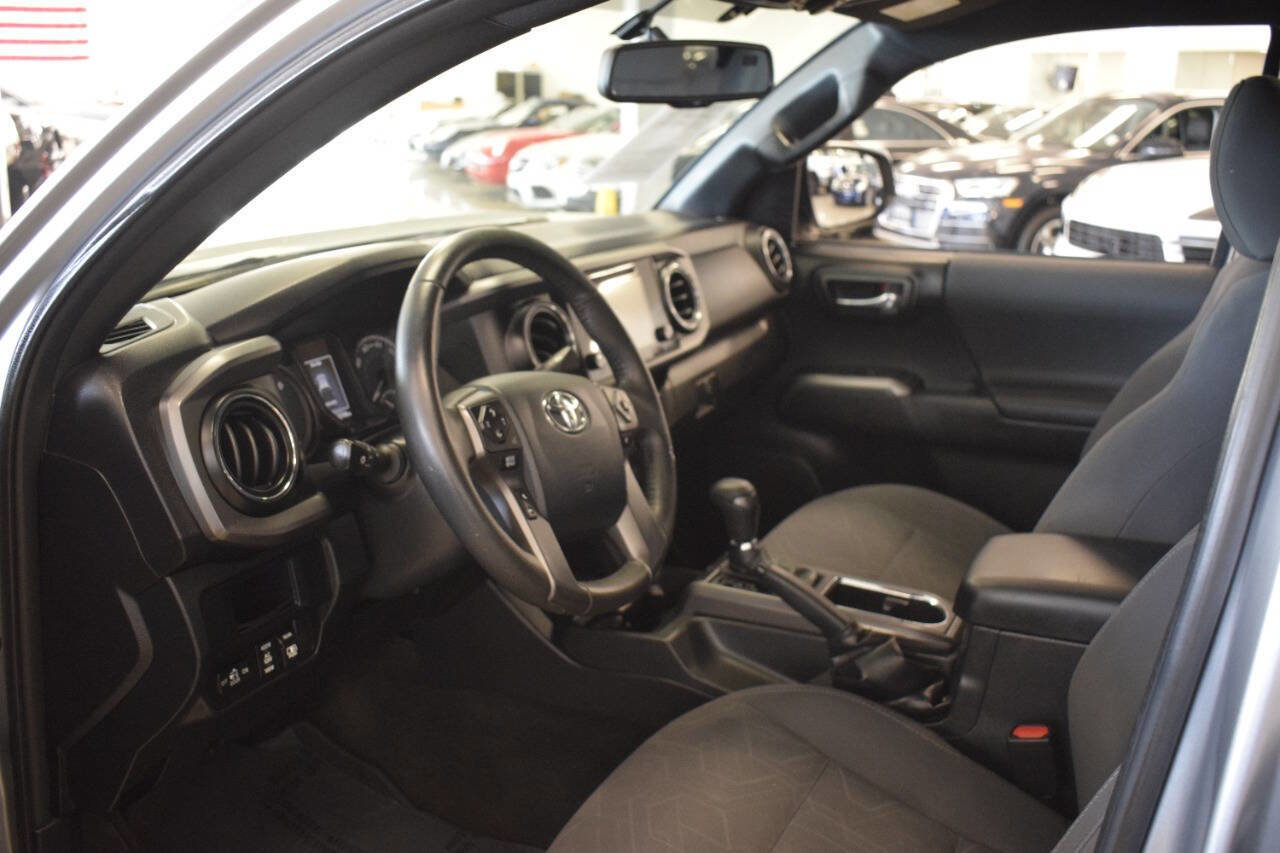 Used 2017 Toyota Tacoma TRD Off-Road image 46