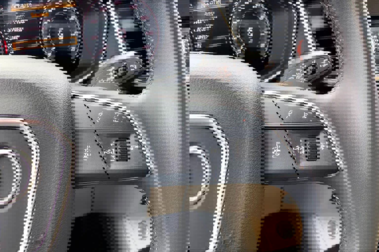 Used 2022 Audi Q5 e Premium Plus image 25