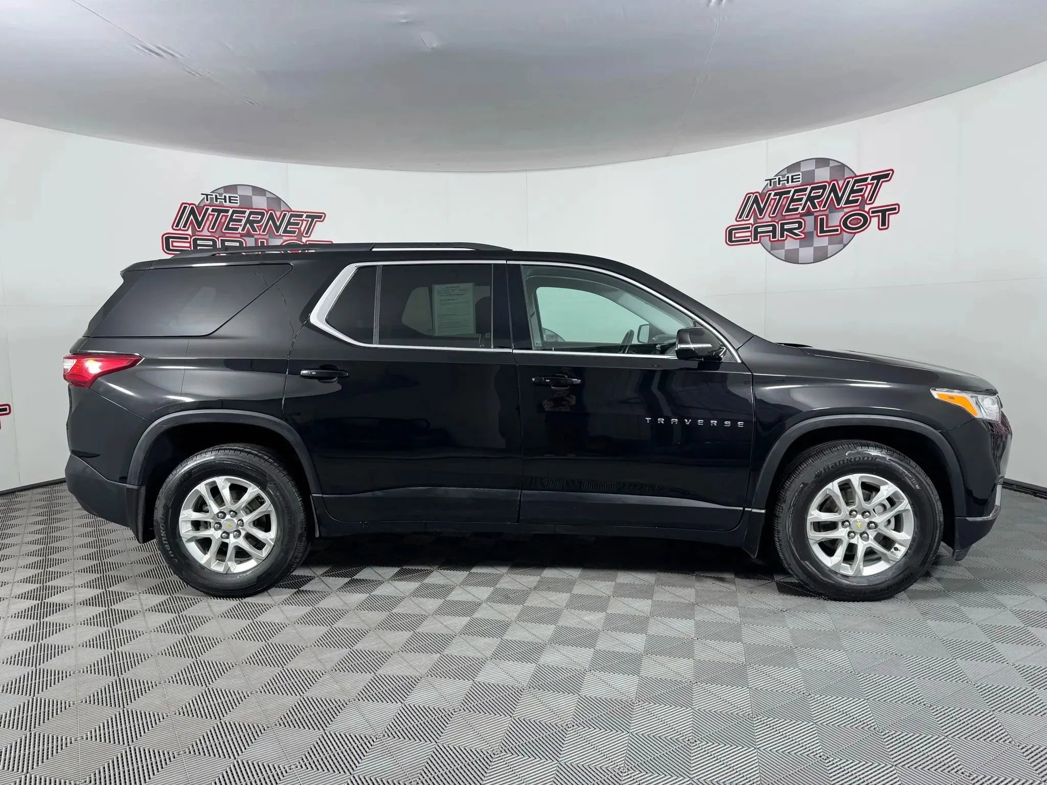 Used 2020 Chevrolet Traverse LT w/ LPO, Floor Liner Package image 8