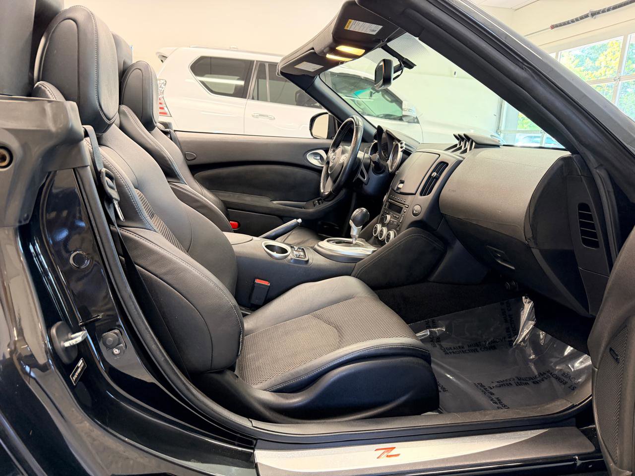 Used 2010 Nissan 370Z Touring RWD image 33
