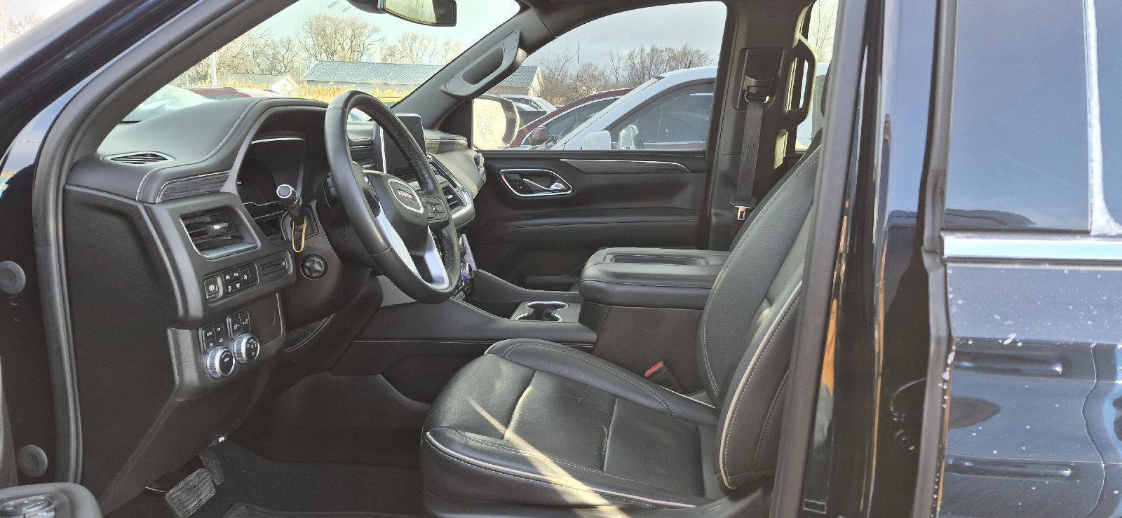 Used 2023 GMC Yukon SLT w/ SLT Premium Package image 6