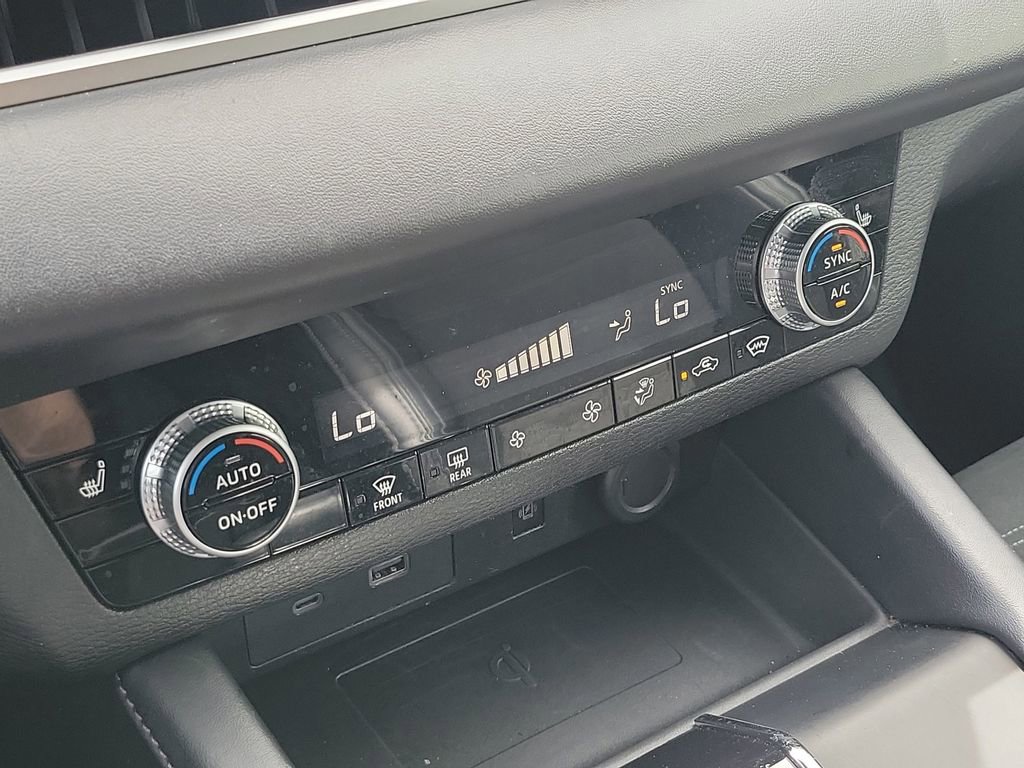 Used 2024 Mitsubishi Outlander SE AWD/4WD image 31