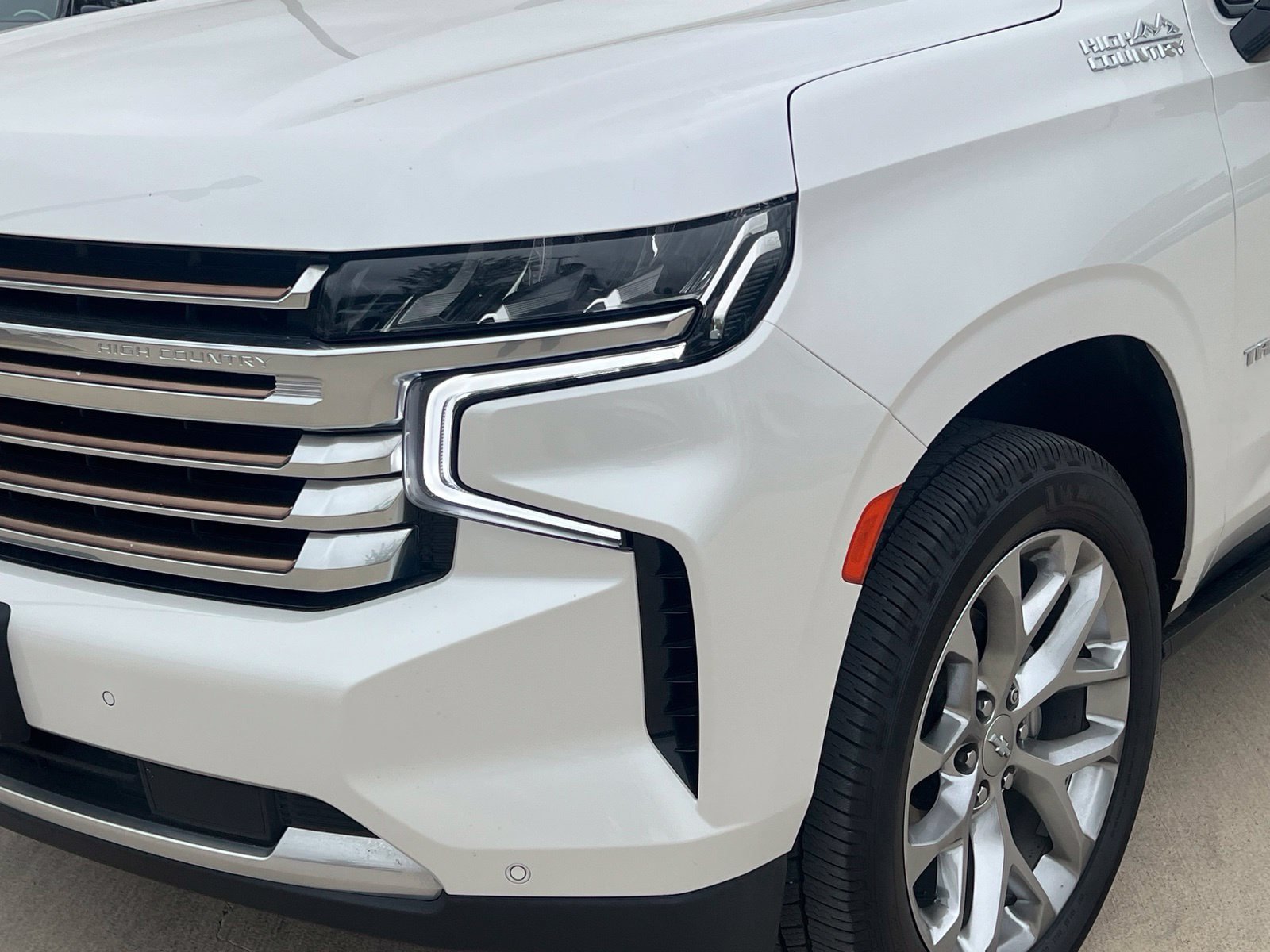 Used 2021 Chevrolet Tahoe High Country w/ Premium Package AWD/4WD image 4