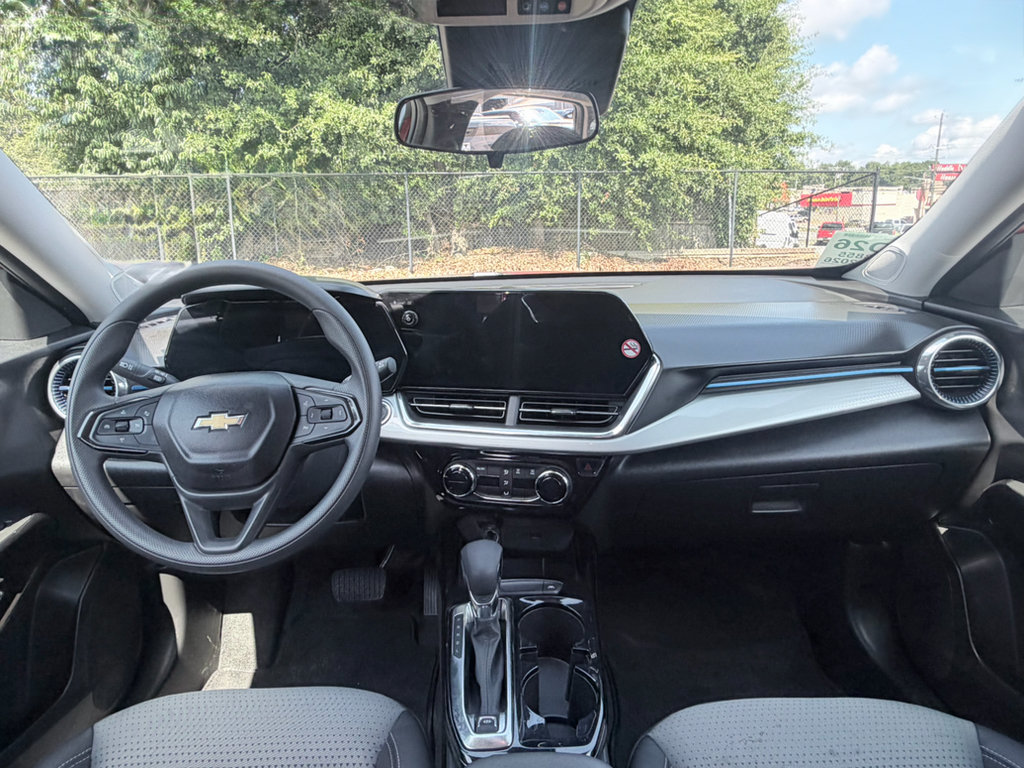 Used 2026 Chevrolet Trax LT FWD image 10
