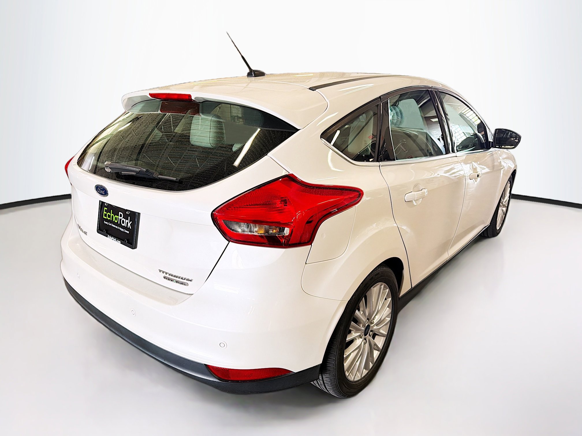 Used 2016 Ford Focus Titanium FWD image 9