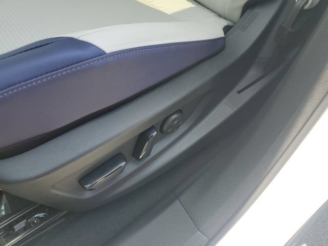 Certified 2026 Nissan Leaf Platinum+ w/ Floor Mat Package (Platinum+) FWD image 17