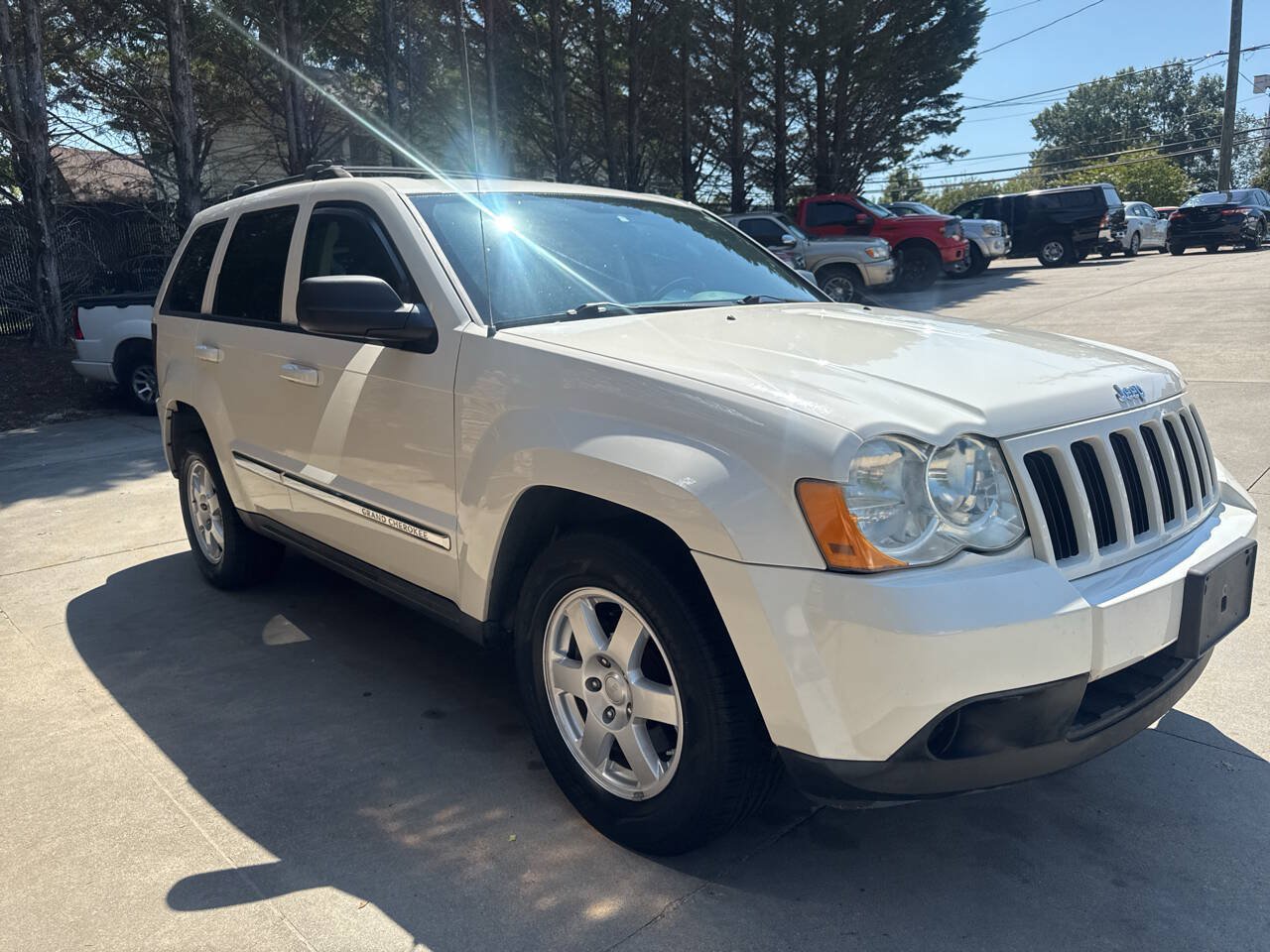 Used 2010 Jeep Grand Cherokee Laredo AWD/4WD image 5