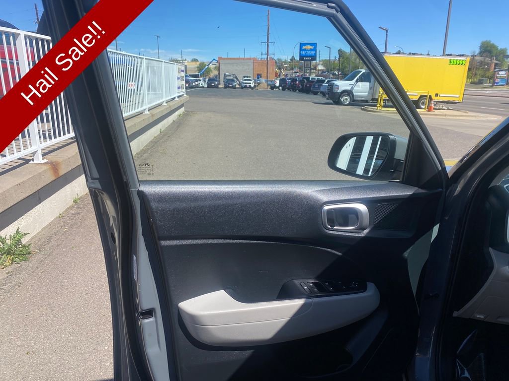 Used 2021 Hyundai Venue SEL w/ Premium Package FWD image 10